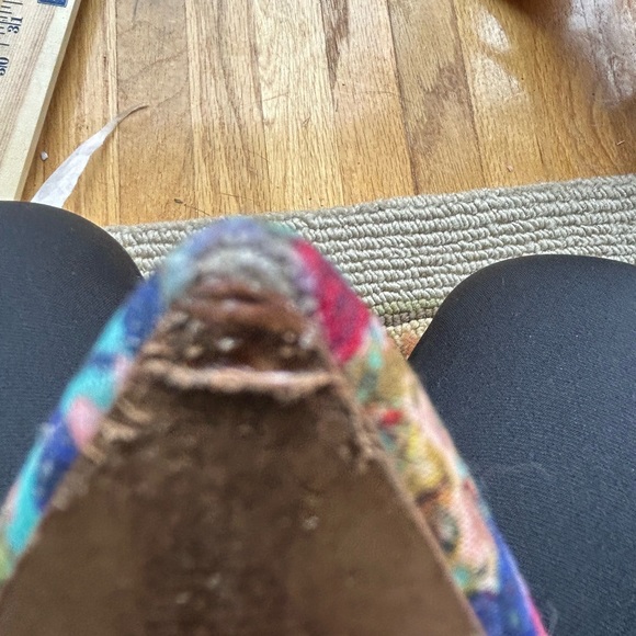 Vince Camuto size 8 floral fabric high heels. 4 inch/closed toe. Beautiful shoes - Picture 11 of 13